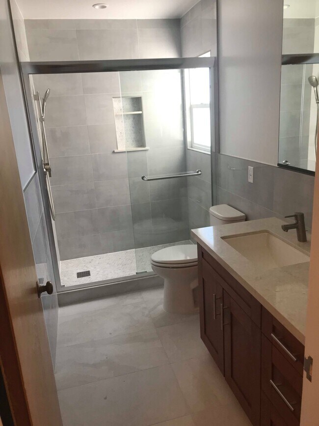 Foto del edificio - 2127 Lawton St