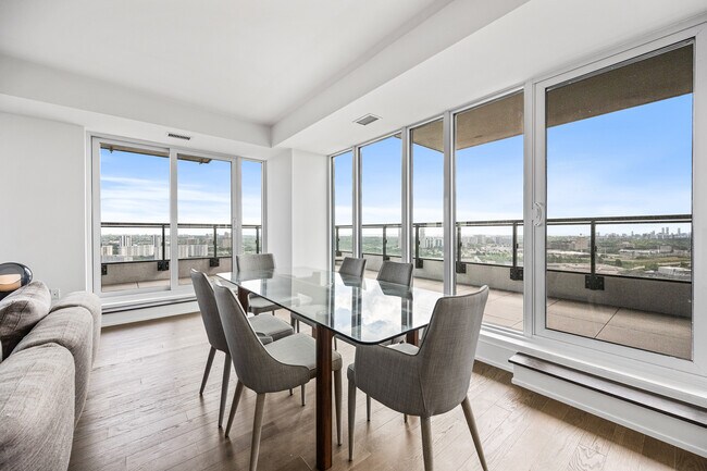 Building Photo - 30 Inn On The Pk Dr