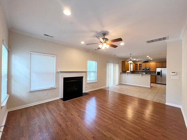 Foto del edificio - 10501 Dominion Village Dr