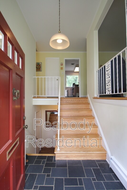 Building Photo - 304 Timber Ln