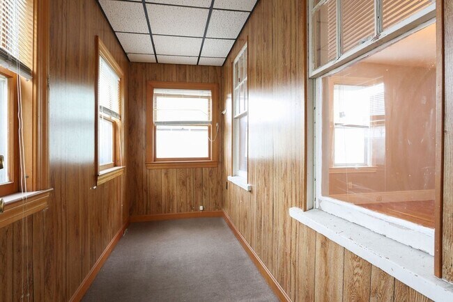 Building Photo - 27 Waverley Ave