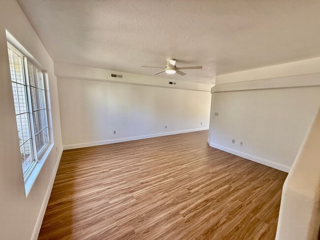Foto del edificio - Redone Lexington Hills Townhome
