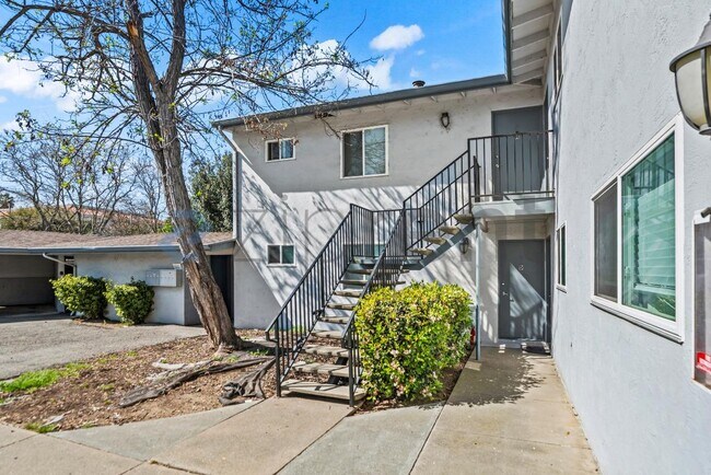 Building Photo - 3865 Almond Ave