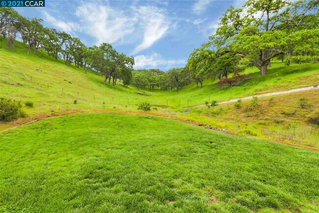 Foto del edificio - 2851 Spring Creek Ln