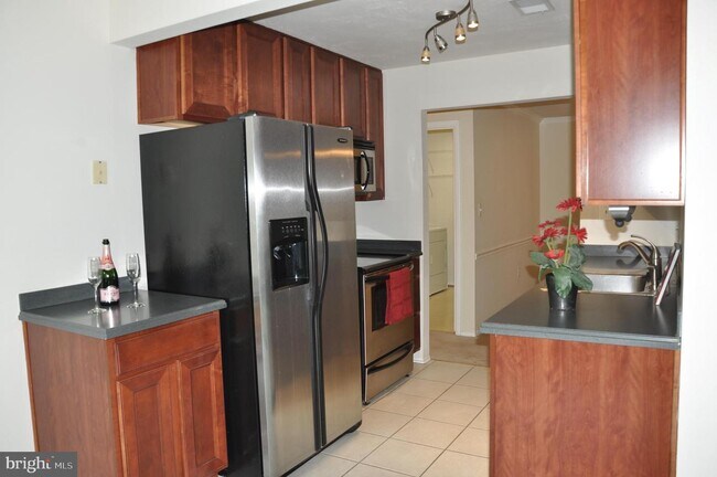 Foto del edificio - 8131 Needwood Rd