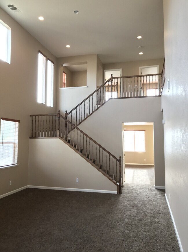 Foto del edificio - 1235 Bluegrass Ct
