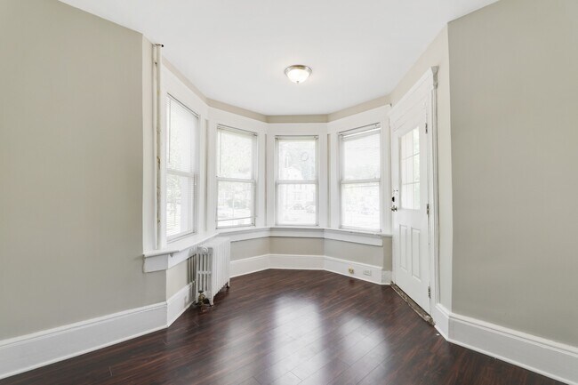 Building Photo - 131 Claremont Ave