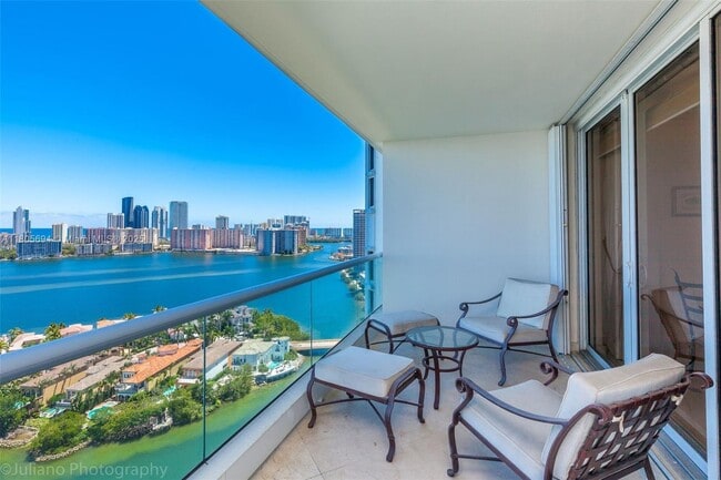 Foto del edificio - 7000 Island Blvd