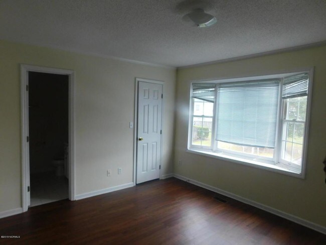 Building Photo - 3824-M10 Sterling Pointe Drive
