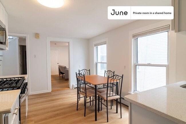 Foto del edificio - Room in Shared 4 bed/4 bath home