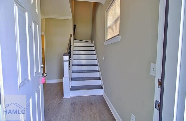 Building Photo - 587 Fairview Cir
