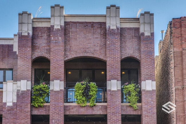 Foto del edificio - 1419 W Chicago Ave