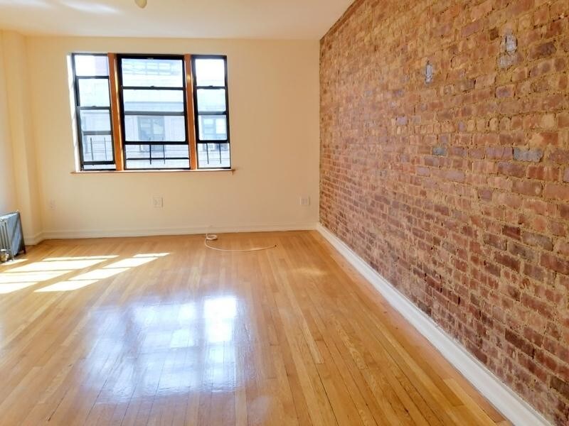 Primary Photo - 715 W 172nd St