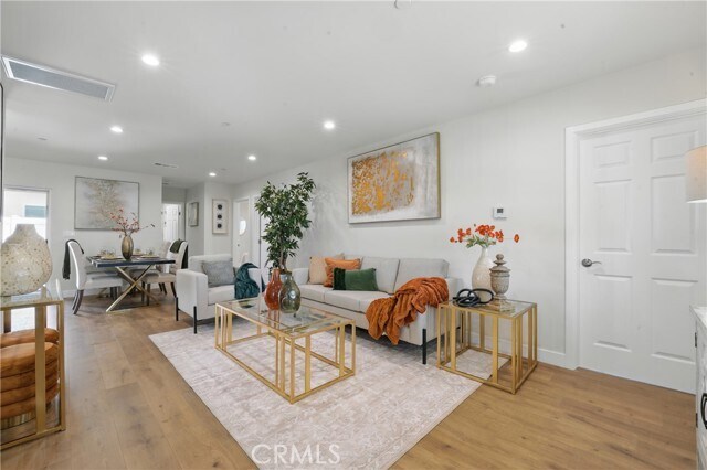 Foto del edificio - 8142 Vantage Ave