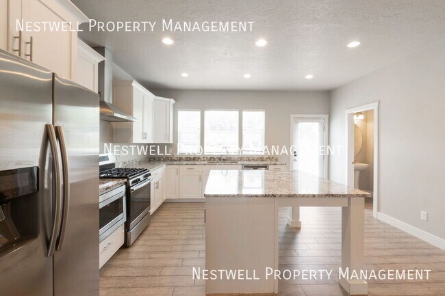 Building Photo - 2186 Crestview Dr