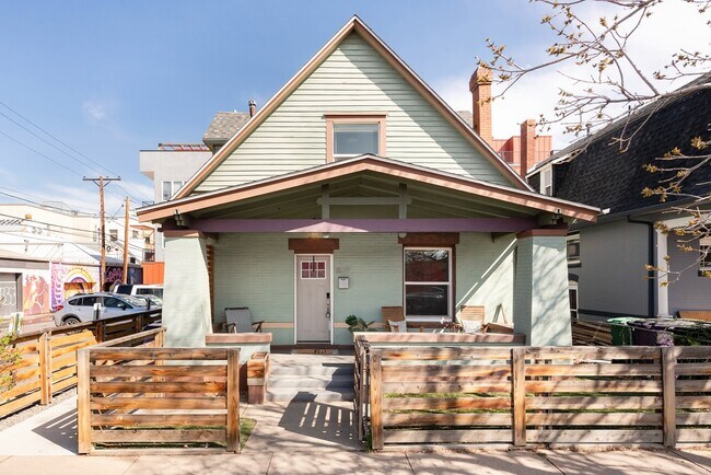 Building Photo - 809 W 9th Ave