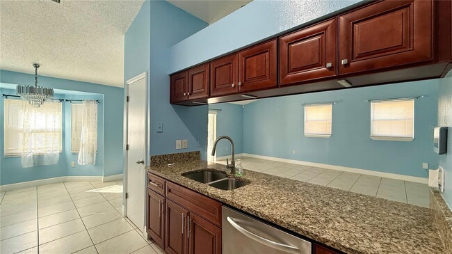 Building Photo - 2482 Quail Run Blvd N