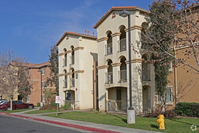 Foto del edificio - Liberty Family Apartments