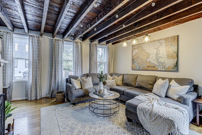 Building Photo - 1736 Light St