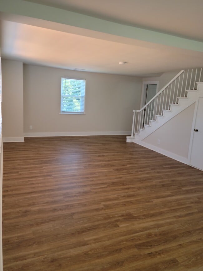 Building Photo - 498 Manatawny St