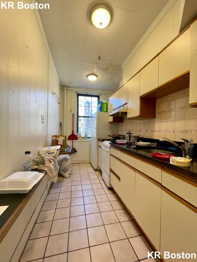 Building Photo - 51 Queensberry St