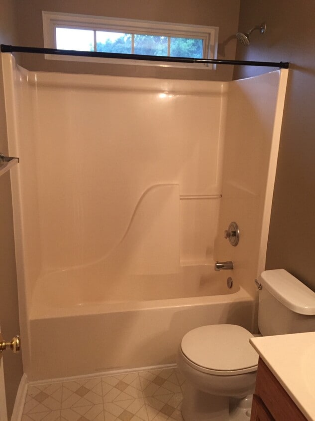 Foto principal - 4101 Woodbury Terrace NW