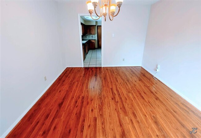 Building Photo - 1419 Kempsford Dr