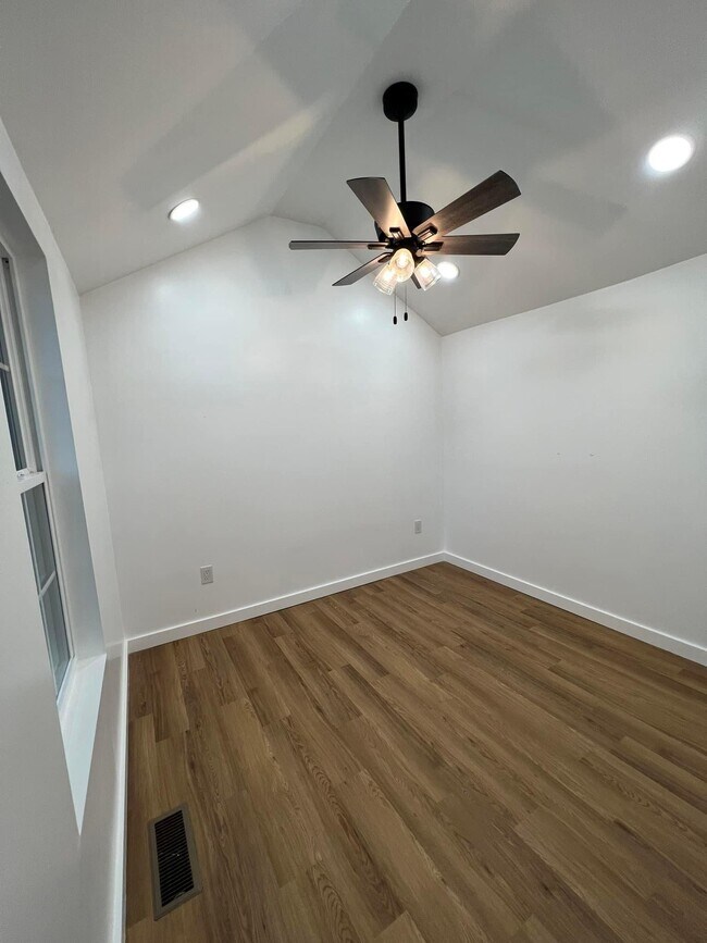 Foto del edificio - 848 Spencer Hale Rd