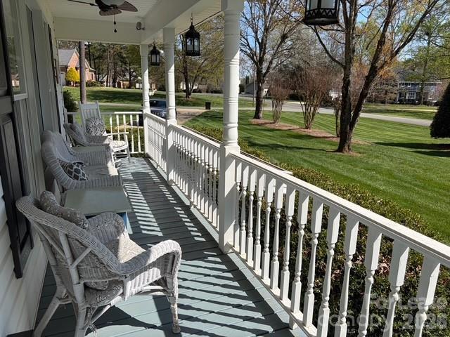 Foto del edificio - 8129 Camelia Ln