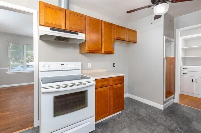 Building Photo - 1534 Windsor Way