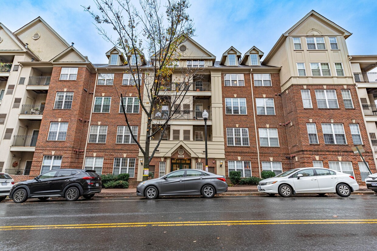 Primary Photo - Courthouse Condo - 2 Parking Spaces Included!
