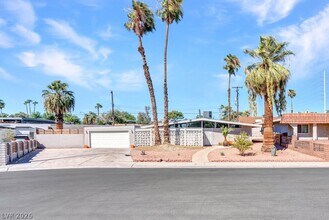 Building Photo - 3327 Seminole Cir