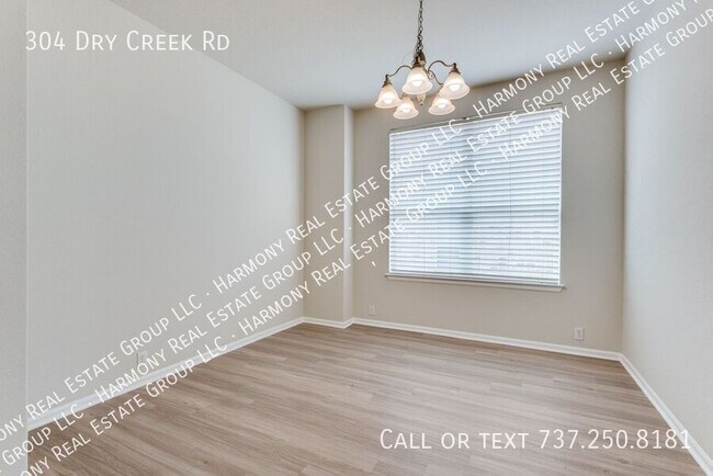 Foto del edificio - 304 Dry Creek Rd
