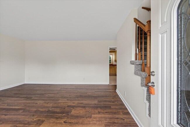 Building Photo - 3 Bedroom 2 Bath Pet Friendly Home For Rent!