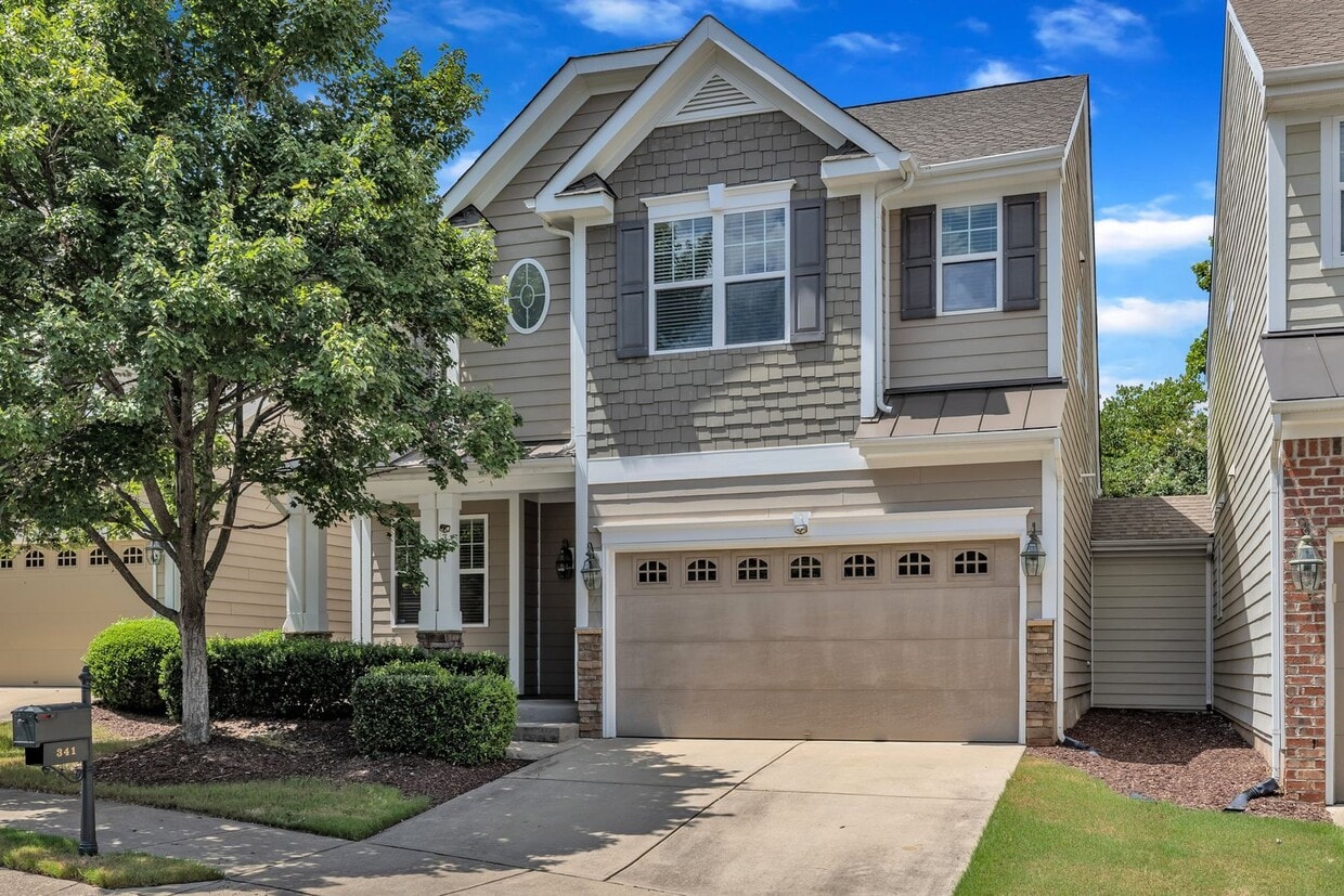 Primary Photo - 3 Bedroom Townhome with 2 Car Garage in He...