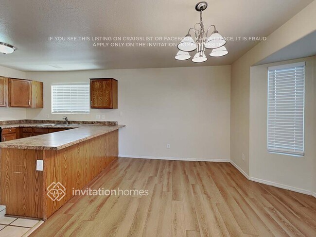 Foto del edificio - 8030 W Paradise Dr