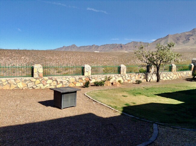 Building Photo - 6617 Cabana Del Sol Dr