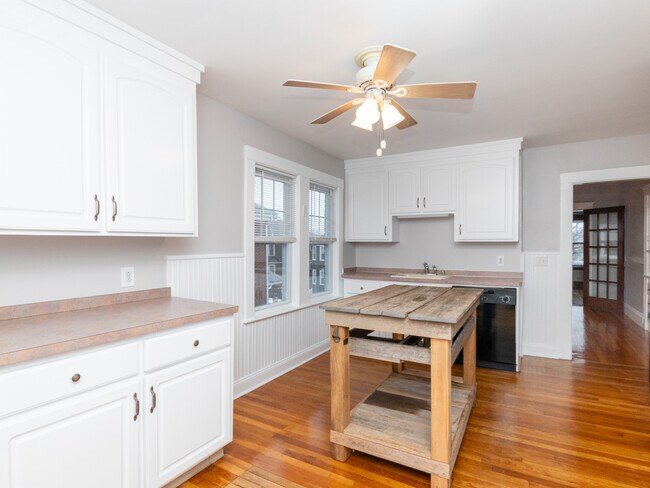 Building Photo - 56-58 Chelmsford St