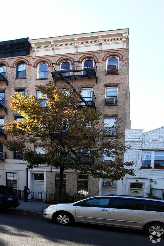 Building Photo - 676 Union St
