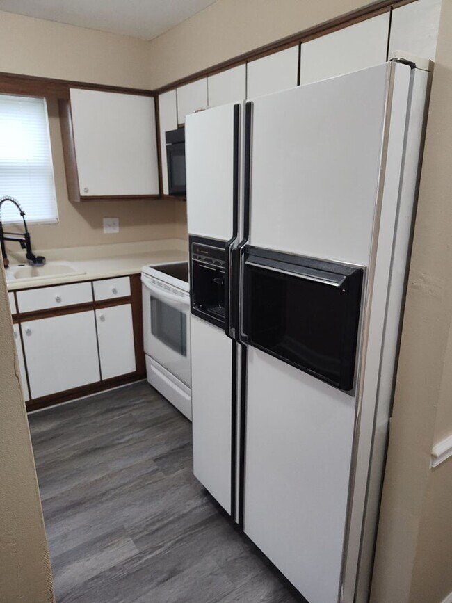 Foto del edificio - Well Maintained Condo Gated Community