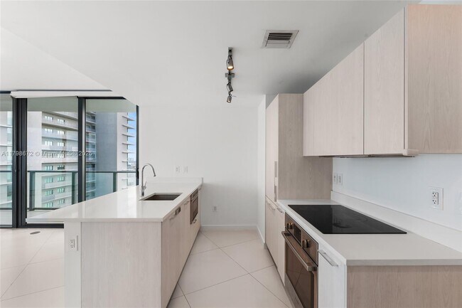 Foto del edificio - 501 NE 31st St