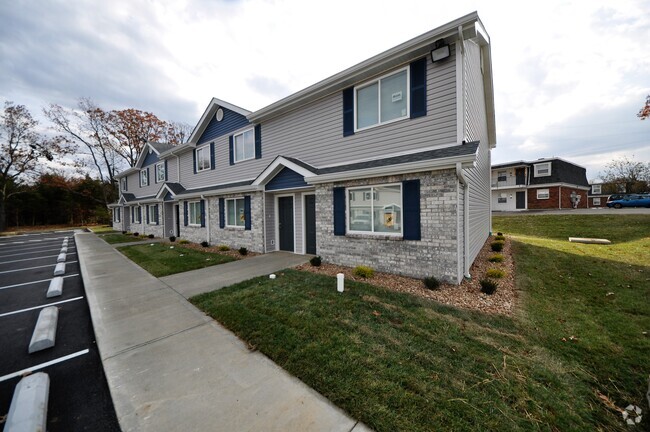 Arlington townhomes - Bennington Place Apartments