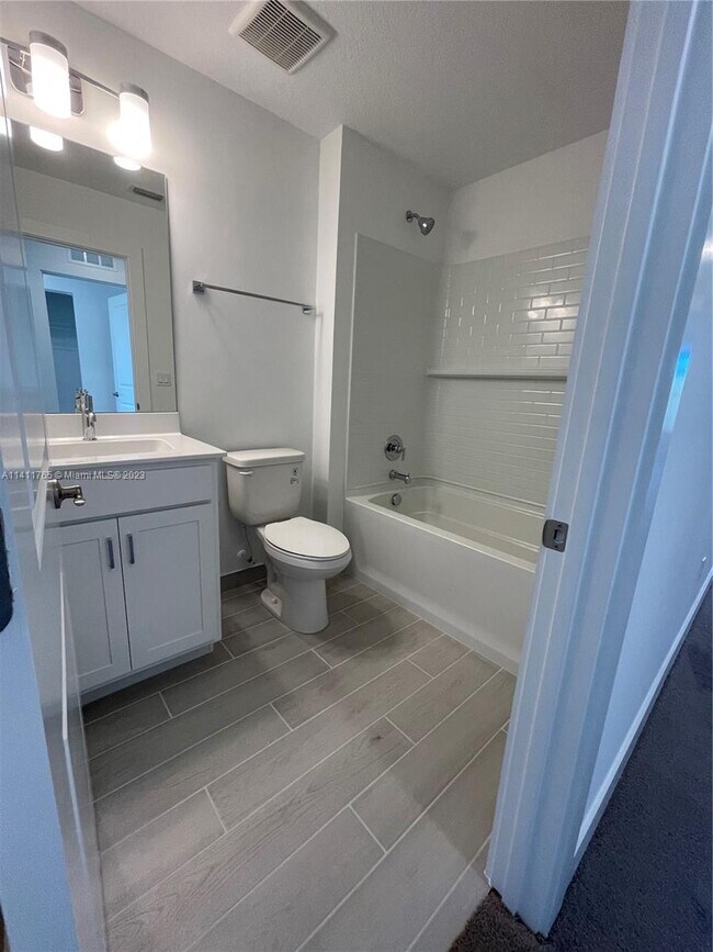 Building Photo - 1402 Gopher Ter