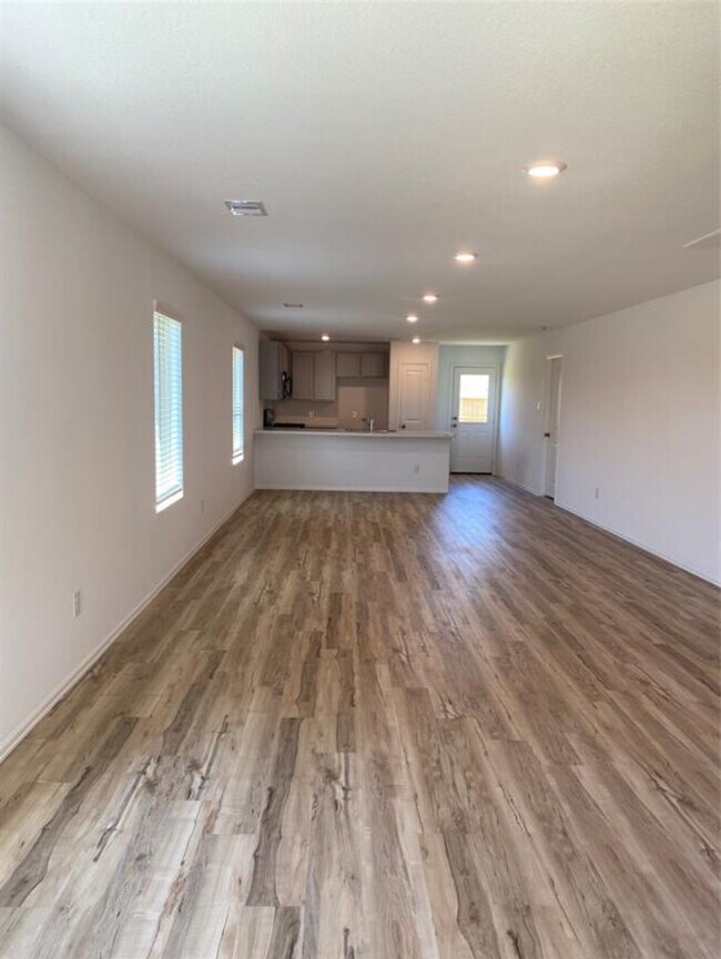 Building Photo - 8839 Wooster Trails Dr