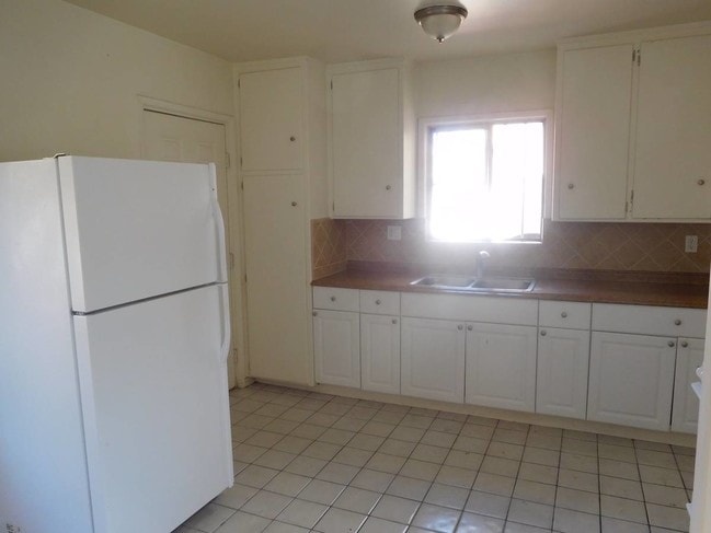 Building Photo - 455 W Elk Ave