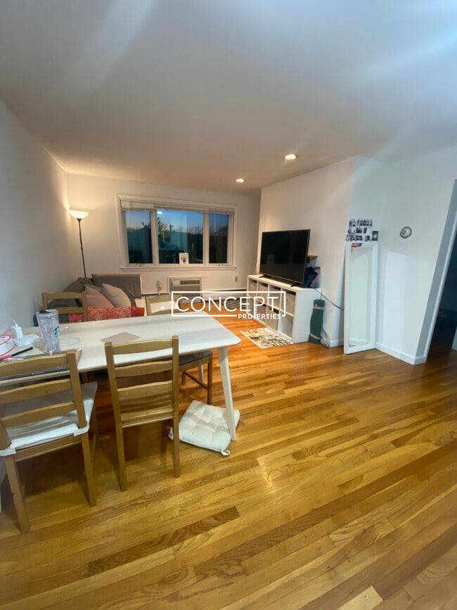 Building Photo - 50 Evergreen St