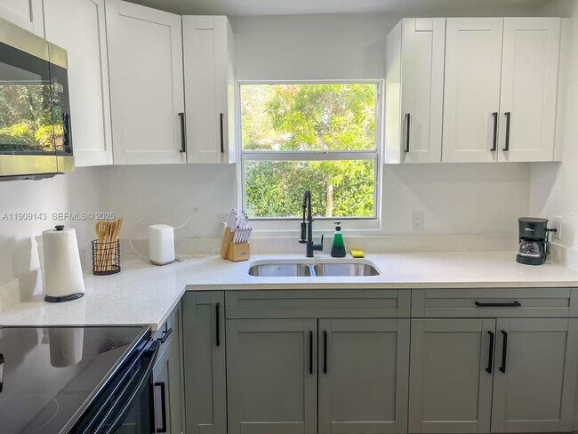 Foto del edificio - 1025 NW 55th St