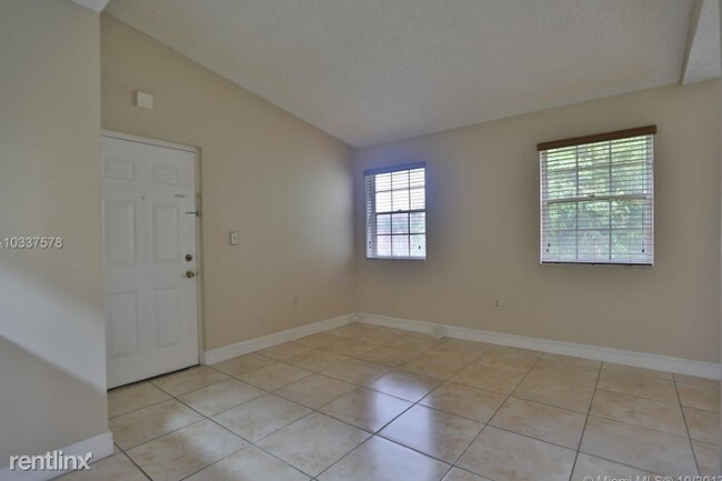 Foto del edificio - 17520 NW 67th Pl