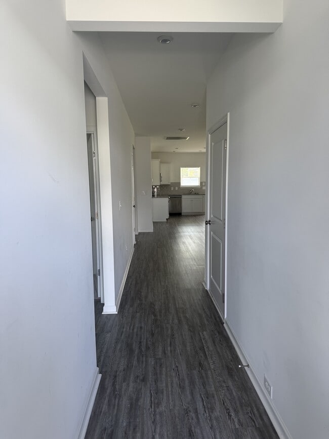 Building Photo - 702 Samuel Dr