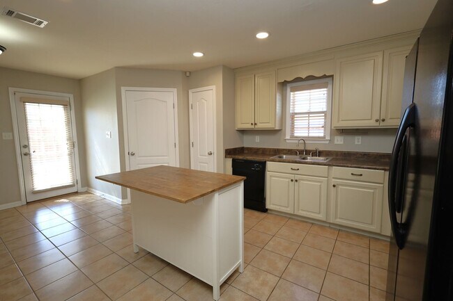 Building Photo - 1823 Hazel Dr